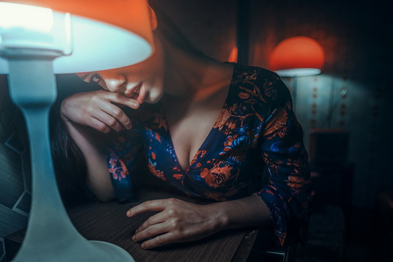 lamp, women indoors, focus on foreground, dress, 1080P, night, positive emotion, tattoo, lifestyles, human body part, hand, females, real people, midsection