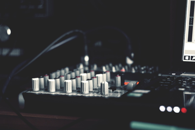 entertainment, broadcasting, internet, radio, electrical Equipment, volume, sound Recording Equipment, computer Keyboard, radio Dj, music, turntable, electronics Industry