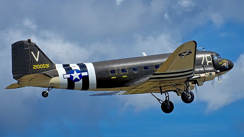 leaving, Douglas C-47 Dakota, aircraft, government, military airplane, on the move, outdoors, plane, Take-Off, sky, take, airshow, flying, dakota, vintage