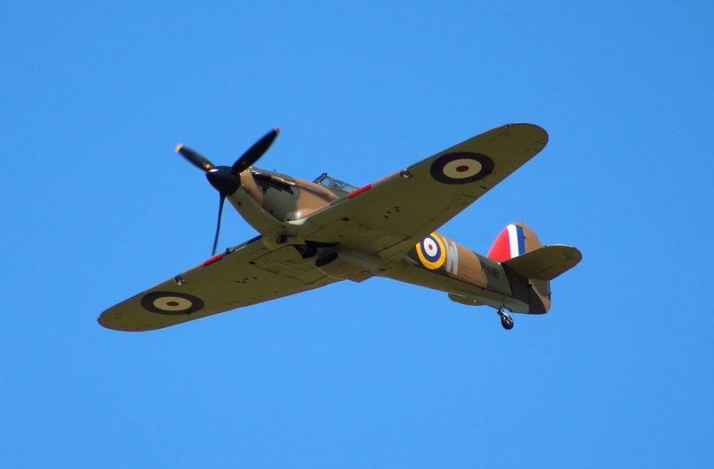military, hurricaine, mode of transportation, nature, flying, sunny, blue, ww2, air, vintage, flight, old, mid, 2K, green, plane, single object, aeroplane