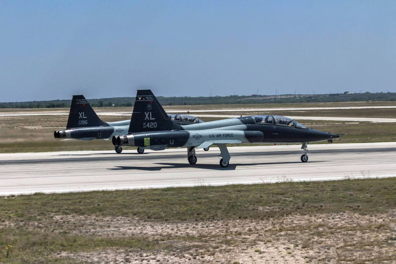day, 2K, airfield, plane, army, air, aircraft, flight, nature, aviation, speed, transportation, copy space, talon, usa, air force, airport runway, trainer