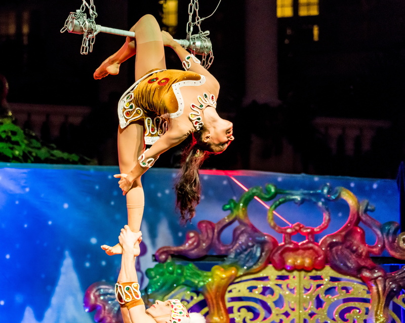 holiday show, happy, xmas, Acrobats, women, only women, du, night, representation, cirque, christmas show, smile, creativity, costumes, arts culture and entertainment