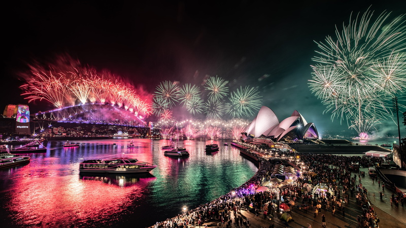 promenade, the crowd, 4K, holiday, Australia, Sydney, the city, bridge, tourists, the night sky, show, Opera house, fireworks, view, boats, night, salute