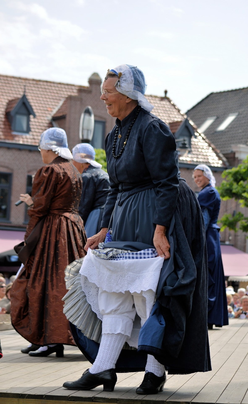 holiday, architecture, clothing, theater, perform, celebration, traditional clothing, ethnic, handmade, theatrical, holland, historic, people, entertainment