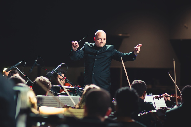 mature men, mature adult, musician, audience, microphone stand, recreation, performance, conductor, stringed instrument, group of people, orchestra, business