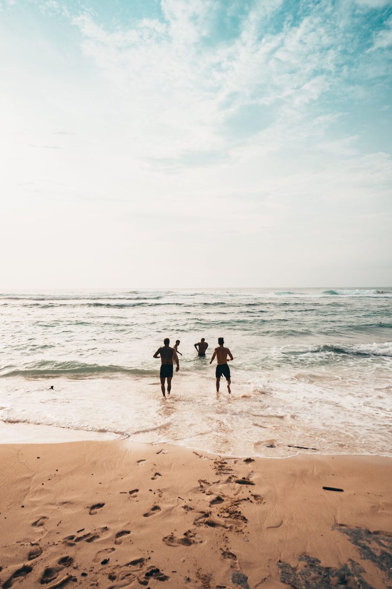 real people, friendship, tropical, smile, man, happy, motion, scenery, travel, sea, ocean, 5K, summer, daytime, asia, successful, running, water