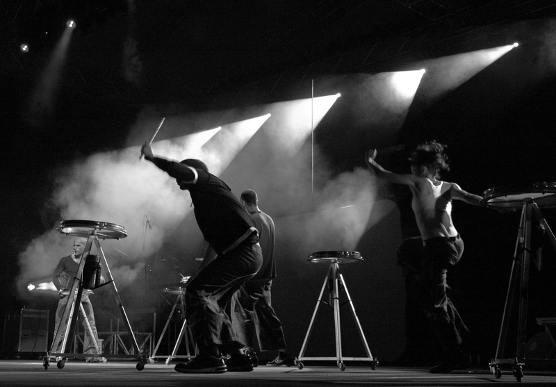 festival, rock music, popular music concert, indoors, band, artist, skill, illuminated, men, smoke, adults only, people, real people, musician, photo, light - natural phenomenon