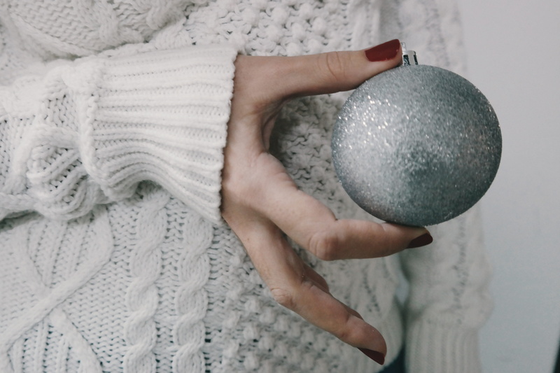 indoors, single object, various, adult, 4K, silver, holding, Person, body part, Christmas decoration, textile, human limb, women, females, studio shot