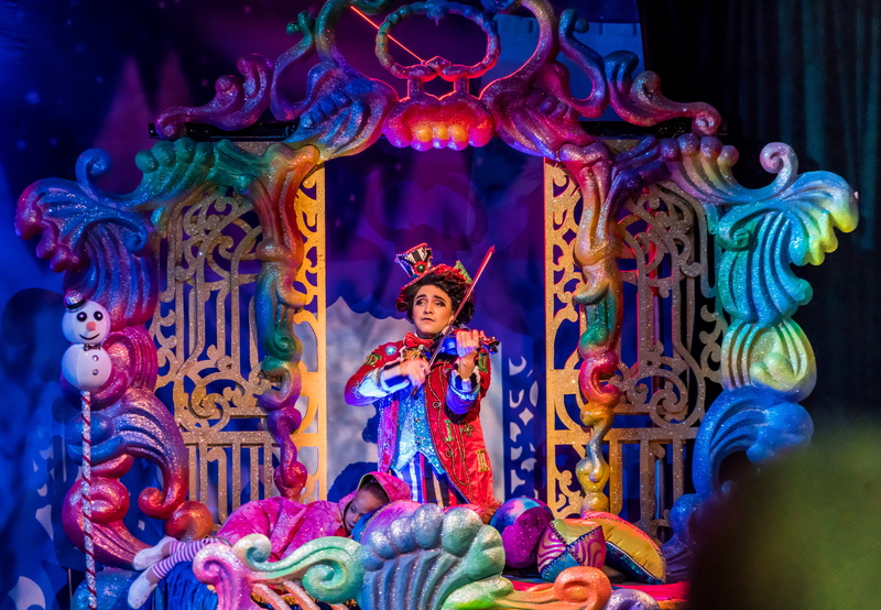 indoors, theater, statue, mad hatter, show, human body part, male likeness, front view, multi colored, female likeness, entertainment, representation, human representation