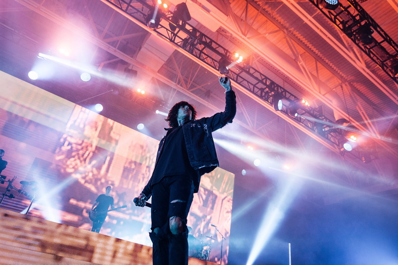 human arm, stage - Performance Space, human body part, human limb, indoors, illuminated, arms outstretched, Singer, concert, adult, body part, arts culture and entertainment
