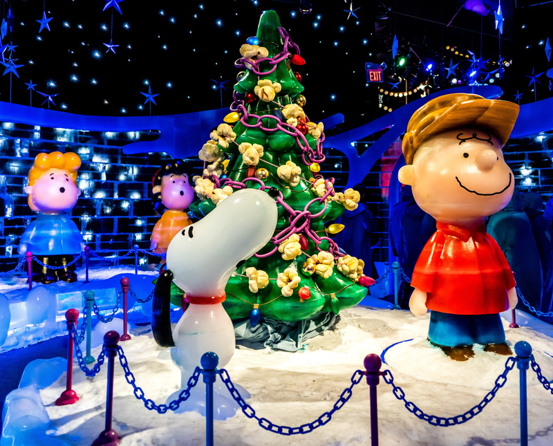 december, happy, christmas, snoopy, peanuts characters christmas, charlie, female likeness, snowman, celebration, gaylord palms, indoors, cartoon, christmas ornament