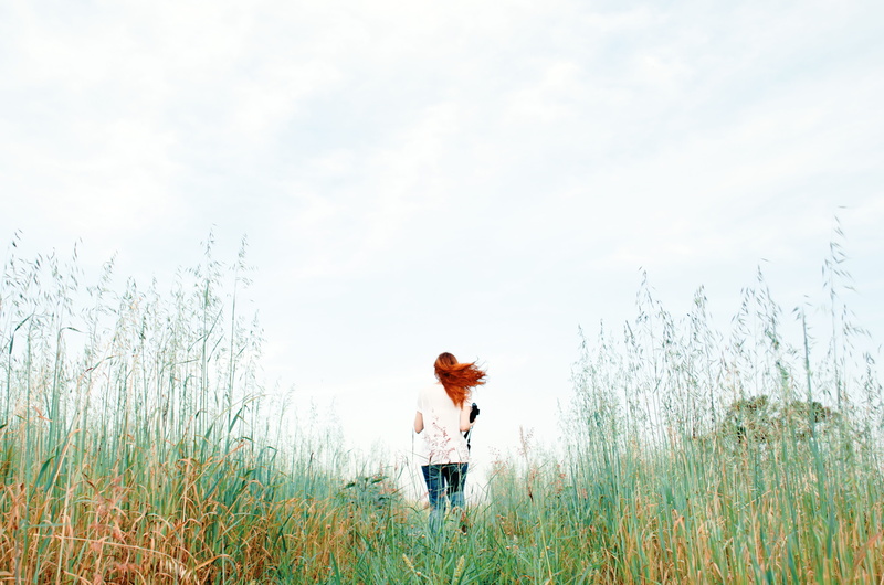color Image, caucasian Ethnicity, non-Urban Scene, image Type, adult, image Technique, one woman only, natural Phenomenon, sky, cloud - sky, smiling, outdoors