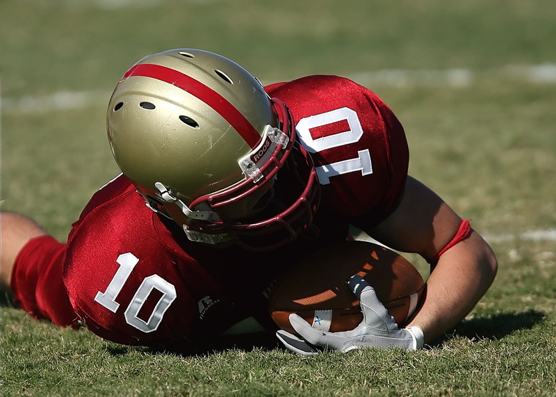 football player, sport, helmet, action, football, ball, grass, american football - sport, athlete, white, headwear, 1080P, one person, grey, American football