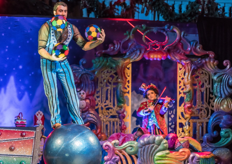 man, theater, theatrical, stage, holding, indoor, male likeness, display, gaylord palms, juggler, event, architecture, entertainment, performance, female likeness