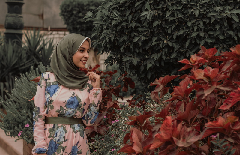 pose, female, shrub, standing, petal, real people, nature, red flowers, daylight, model, flower, front view, beside, adult, cute, leisure activity, female model