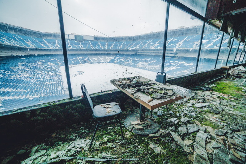 table, ruins, abandoned, dirt, overgrown, stadium, chair, Michigan, room, bricks, interior, debris, USA, architecture, 720P
