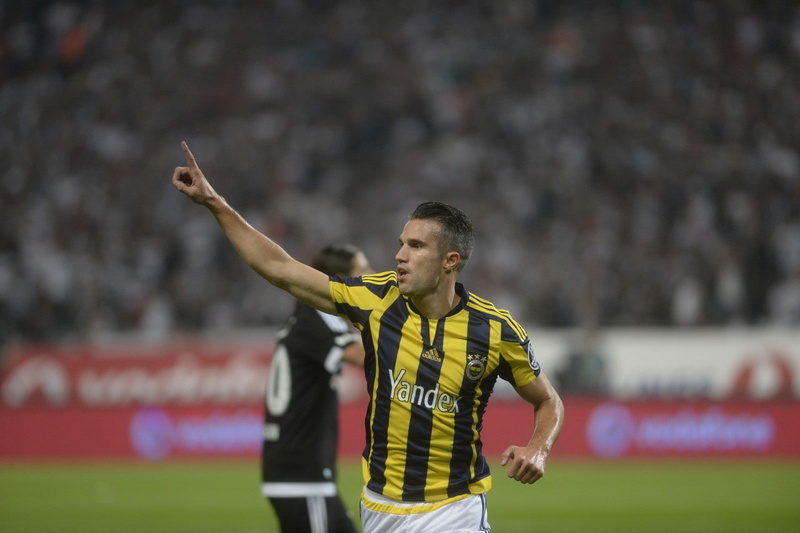 hand, clothing, sport, incidental people, front view, soccer, human limb, arms raised, people, adult, stadium, human body part, fenerbahce robin van persie besiktas jk