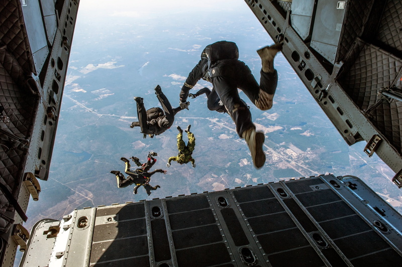 exhilaration, nature, parachute, army, skydivers, training, 2K, airplane, skydiving, government, transportation, military training, architecture, para-rescuers