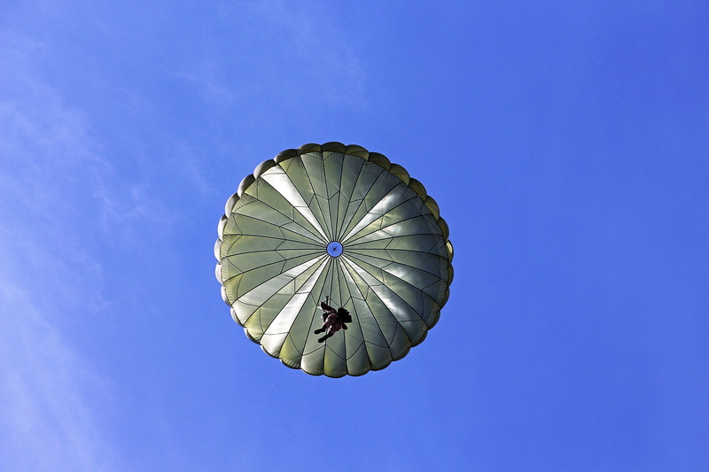 landing, runway, close-up, flight, parachute, aviation, aircraft, defense, arts culture and entertainment, person, bundeswehr, 5K, flying, paratrooper