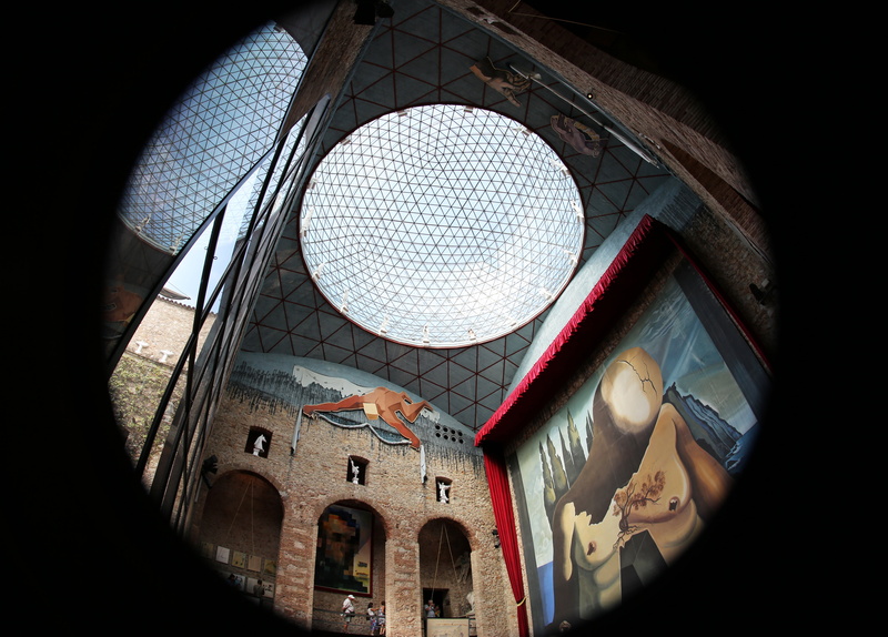 the past, building exterior, circle, famous, place of worship, belief, dome, low angle view, time, architecture, artist, catalonia, clock, no people, spirituality