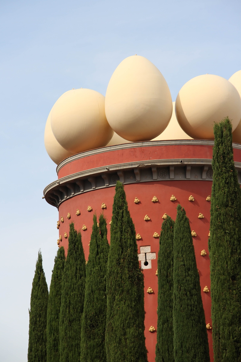 nature, surreal, dome, growth, dali museum, building, no people, sky, architecture, dali, building exterior, green color, outdoors, day, salvador dali