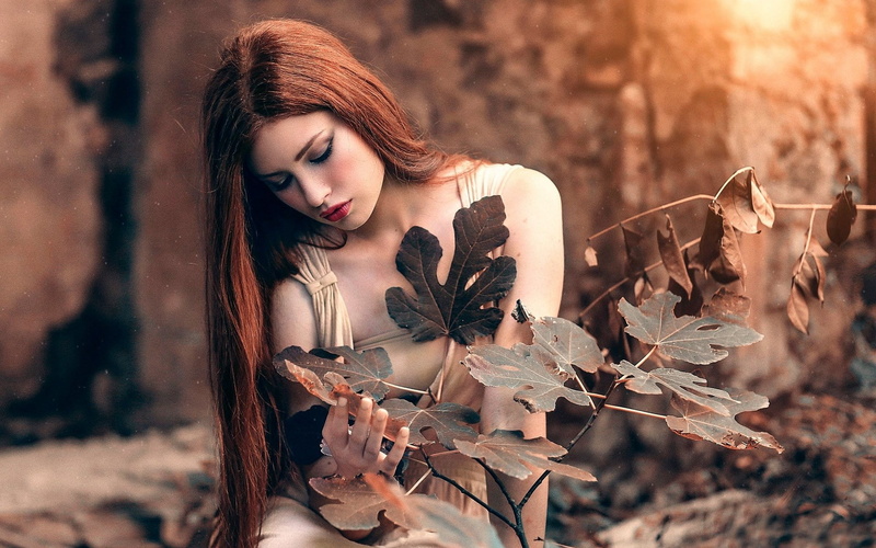 beautiful woman, outdoors, tree, women, land, teenager, nature, hairstyle, lifestyles, hair, leaf, one person, plant part, contemplation, adult, 1080P
