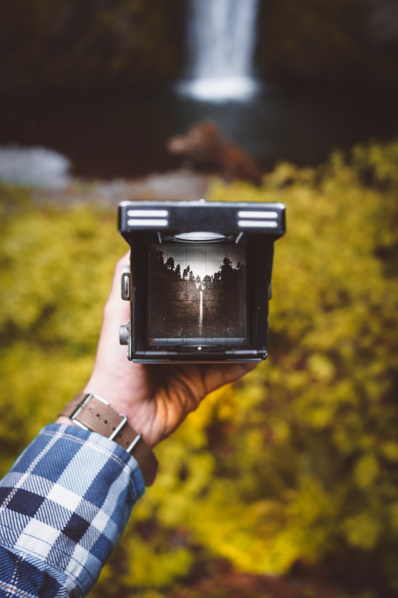 displaying, waterfall, columbia river gorge, photographing, photography themes, hand, plaid, 5K, one person, real people, picture, leisure activity, human body part