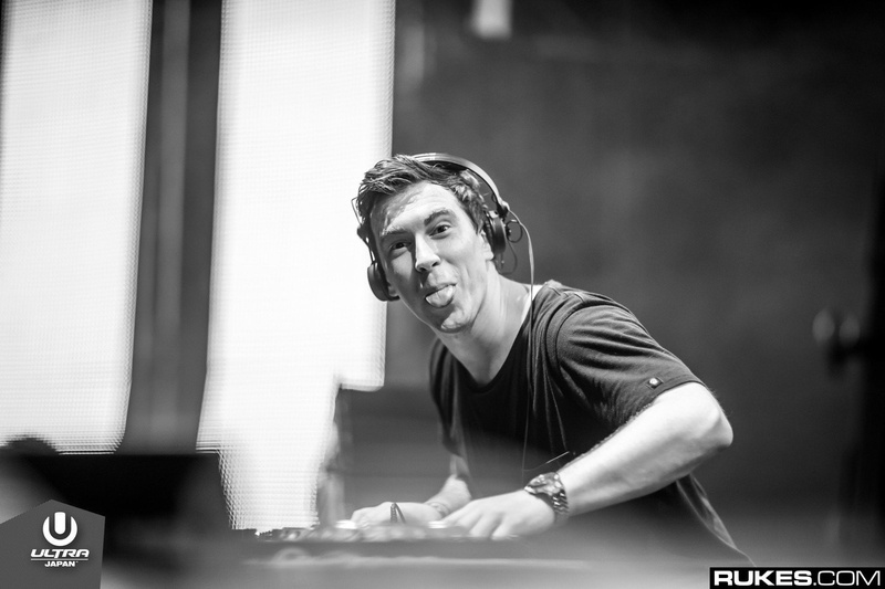 smiling, occupation, portrait, listening, shirt, 1080P, young adult, casual clothing, DJ, club dj, adult, headphones, skill, one person, monochrome, men