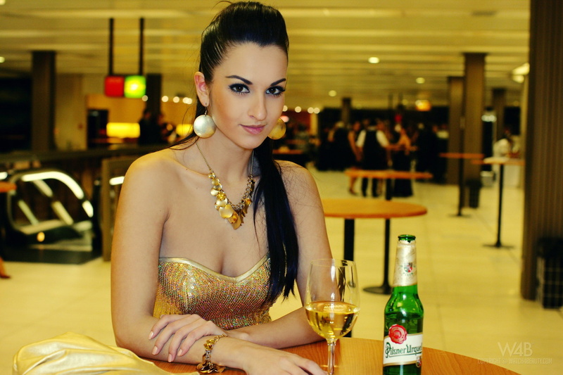 black eyes, looking at camera, focus on foreground, hairstyle, beautiful woman, long hair, front view, young adult, beer, waist up, bare shoulders, indoors