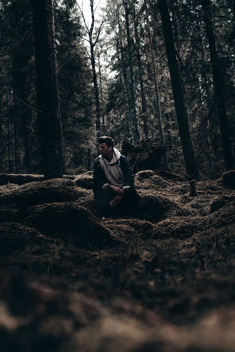 tree trunk, wood, dark, daytime, forest, one person, leisure activity, photography, outdoors, black, tree, tranquility, sitting, day, outdoor, plant, 4K