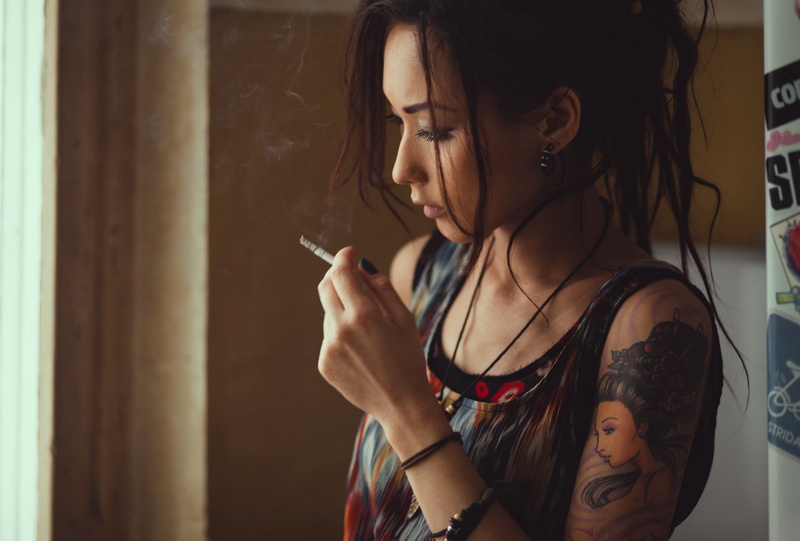 2K, face, model, women, smoking, nose piercing scar, cigarettes