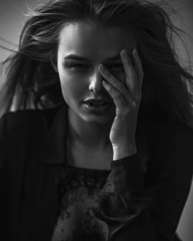 indoors, emotion, face, adult, head in hands, contemplation, hand, dark, 720P, Aleksey Trifonov, beautiful woman, depression - sadness, sadness, females