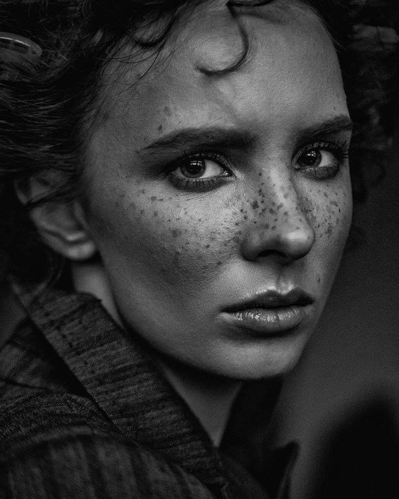 lifestyles, monochrome, adult, face, close-up, beauty, freckles, human face, women, freckle, fashion, young women, human body part, beautiful woman, teenager