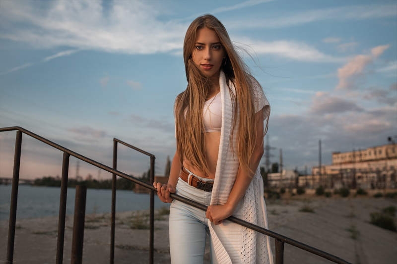 outdoors, lifestyles, Victoria, standing, white tops, water, three quarter length, focus on foreground, beauty, Victoria (model), leisure activity, front view