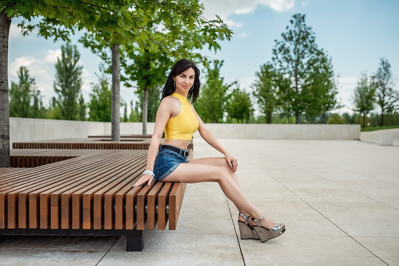 wedge shoes, smiling, women outdoors, wedge heels, pierced navel, women, Lioka Grechanova, 1080P, jean shorts, trees, belt, belly, portrait, sitting, brunette