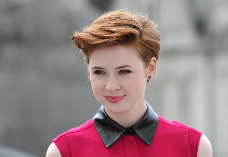 short hair, actress, 2K, front view, real people, headshot, leisure activity, day, adult, Karen Gillan, young adult, beautiful woman, hairstyle, lifestyles