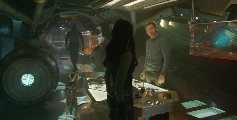 Peter Quill, females, standing, men, consumerism, adult, two people, night, retail, store, nightlife, males, women, Chris Pratt, Zoe Saldana, Rocket Raccoon