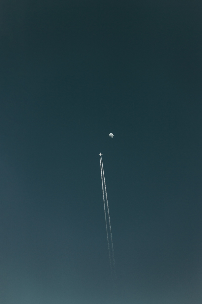 contrails, Moon, sky, airplane, clear sky, 5K, aircraft, vehicle
