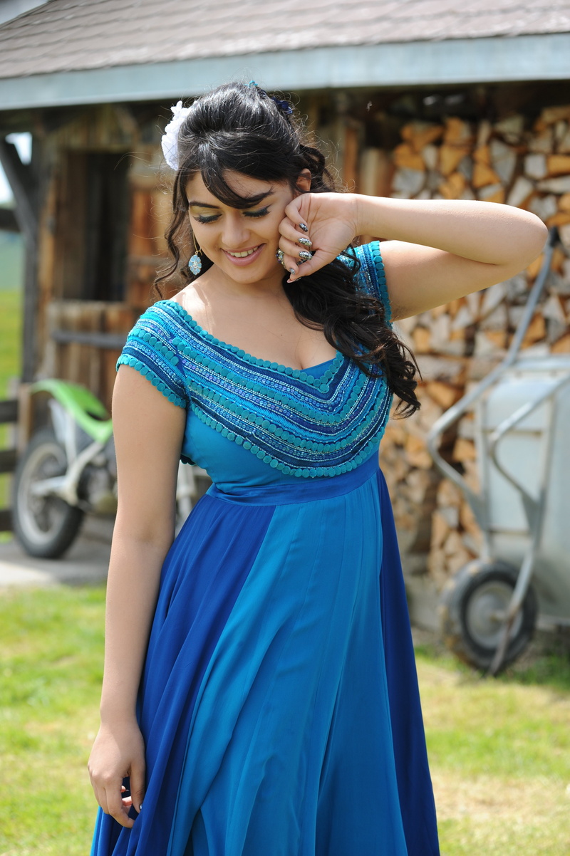 motwani, 4K, hansika