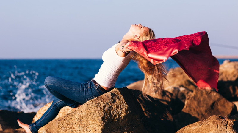 one person, woman, real people, outdoors, women, tank, wearing, sea, top, rock, horizon, casual clothing, sky, lifestyles, horizon over water, denim, jeans