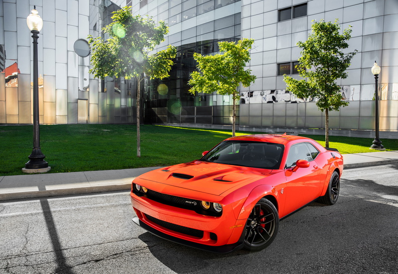 outdoors, plant, 2K, building exterior, built structure, mode of transportation, architecture, transportation, no people, dodge challenger srt hellcat widebody