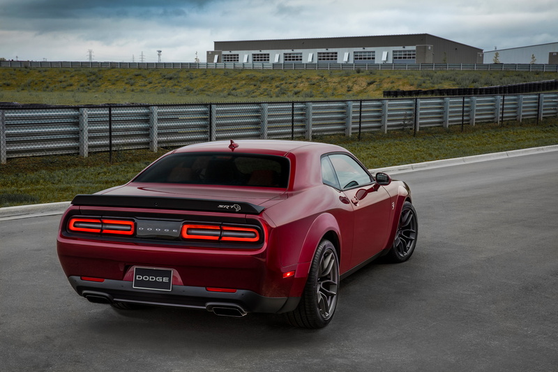 dodge challenger srt hellcat widebody, hd, day, architecture, road, city, sky, motor vehicle, 2018 cars, car, 2K, dodge challenger, land vehicle, wheel