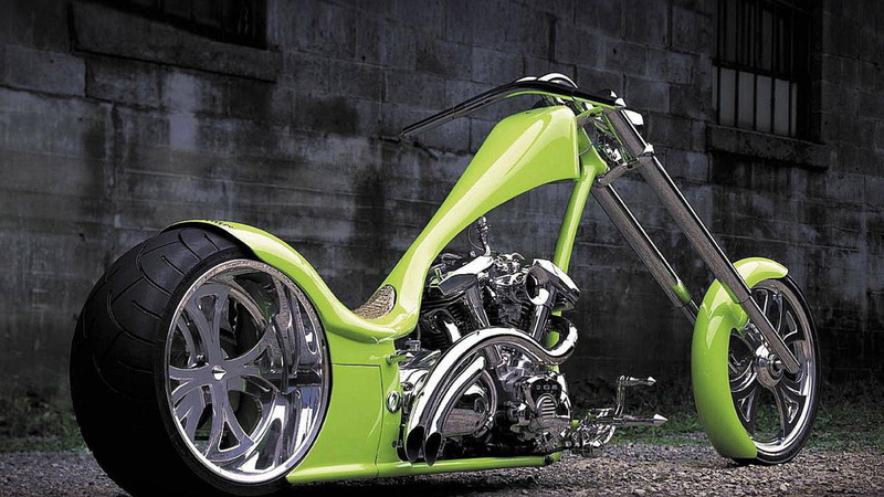low, built structure, city, mode of transportation, 2K, building exterior, yellow, stationary, green, wall - building feature, day, rider, wheel, green color