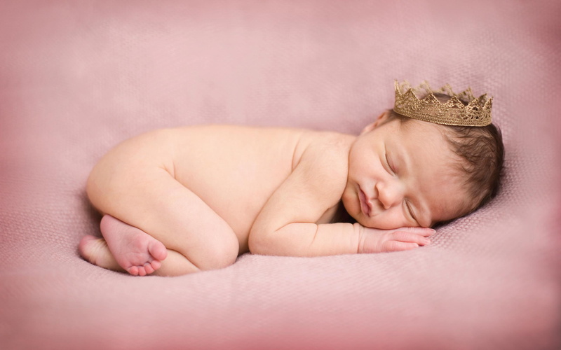 wearing, baby, newborn, crown, gold, 2K