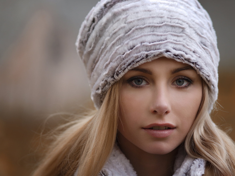 hairstyle, close-up, headshot, young, bokeh, beautiful woman, one person, serious, blonde, long hair, pretty, front view, body part, face, girl, young adult