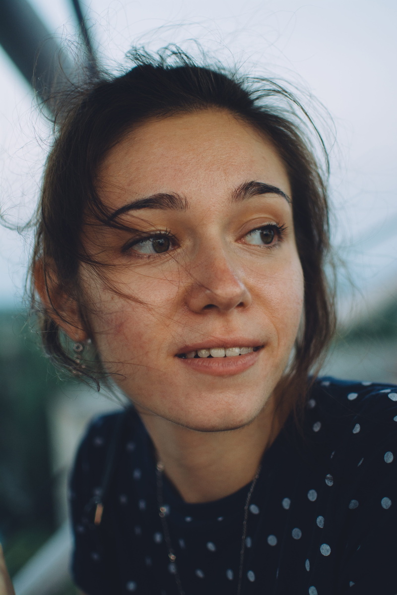 cheerful, smiling, hairstyle, people, casual clothing, beautiful woman, hair, caucasian Ethnicity, brunette, person, only women, lifestyles, females, portrait