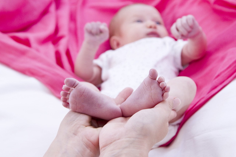 relax, lying on back, child, feet, baby, sleep, emotion, beginnings, new life, daddy, lying down, body, tiny, innocence, baby clothing, parents, white