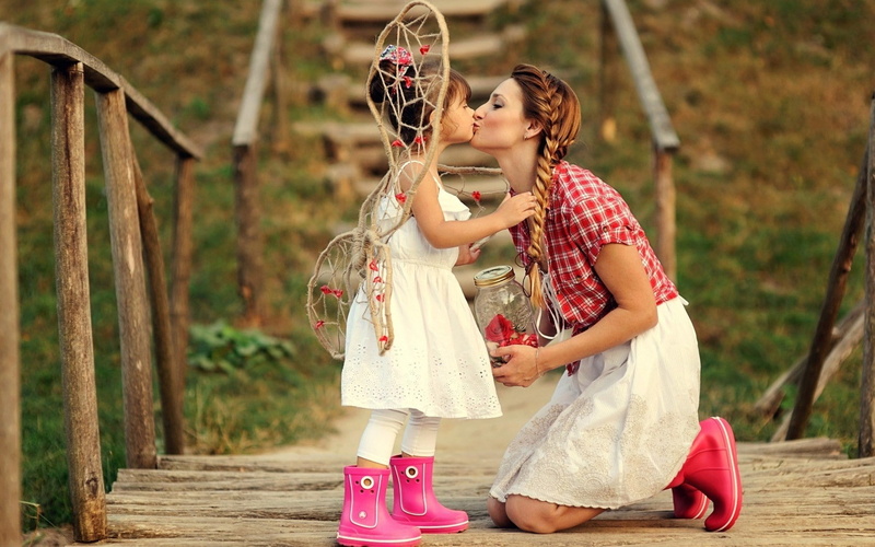 bokeh, bridge, mother, love, kiss, baby, 720P, girl
