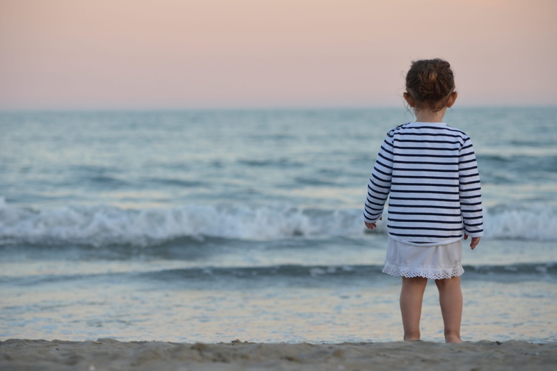 sand, kids, one Person, offspring, shorts, 2K, contemplation, striped, looking, outdoors, horizon over water, wave, looking out, ocean, nature, children