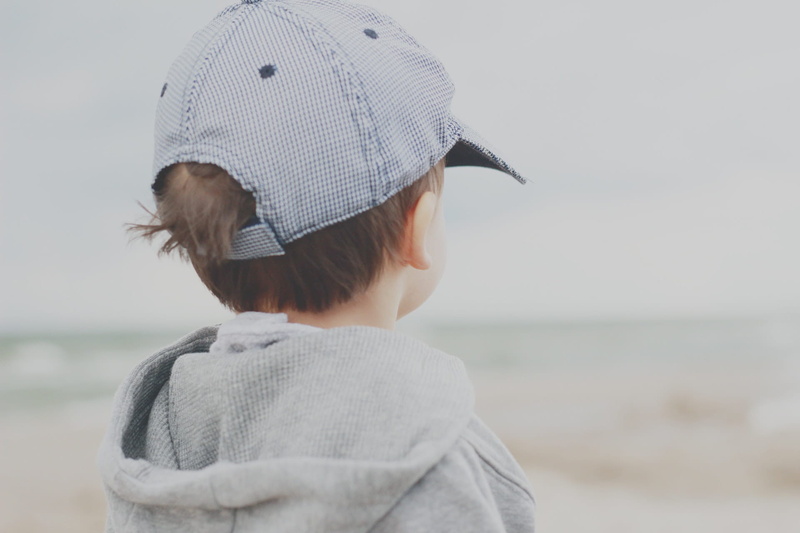 clothing, one person, focus on foreground, family, baby, small, hat, looking at view, sea, day, sky, water, rear view, land, headshot, childhood, nature